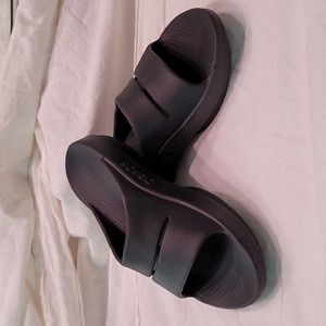 OOFOS Ooah sandal - slides - black - women's- size 7 - EU 38